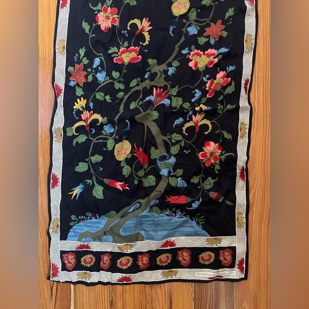 MOMA Scarf - Picture 3 of 5